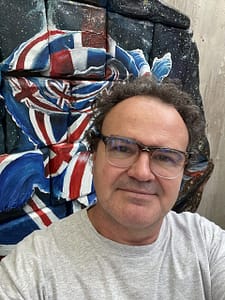 Federico García, curvist artist, with his seminal work Rosa British, first curvist oil painting