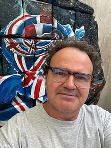 Federico García, curvist artist, with his seminal work Rosa British, first curvist oil painting